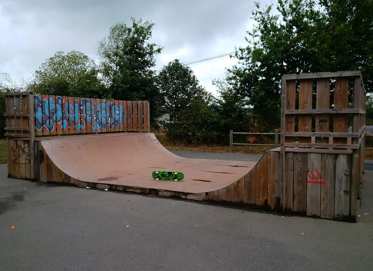 Complexe Loussouarn Skatepark Guichen Skate Spot 2/5