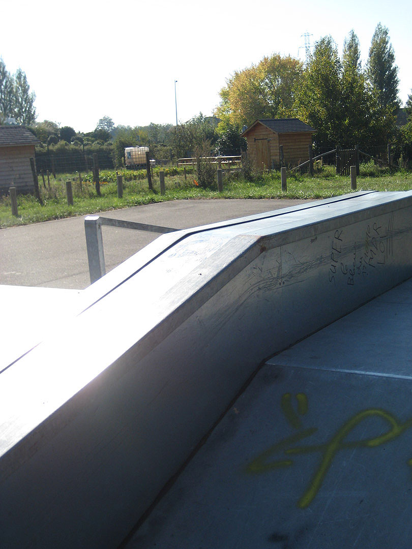 Plaine du Gué Skatepark Changé Skate Spot 2/5