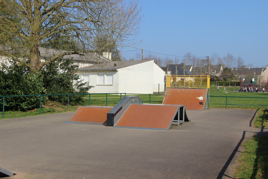 La Huberdière Skatepark Corps Nuds Skate Spot 2/5