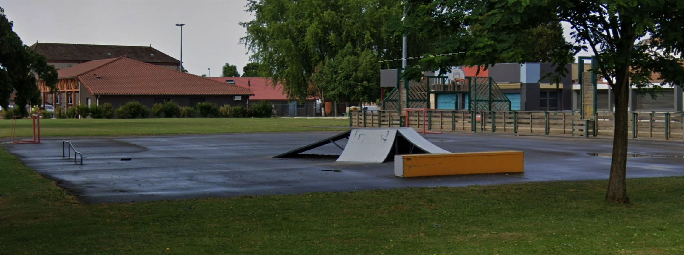 École Skatepark Sornay Skate Spot 1/5