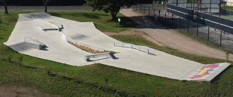 Stade Perret Skatepark Tournus Skate Spot 3/5