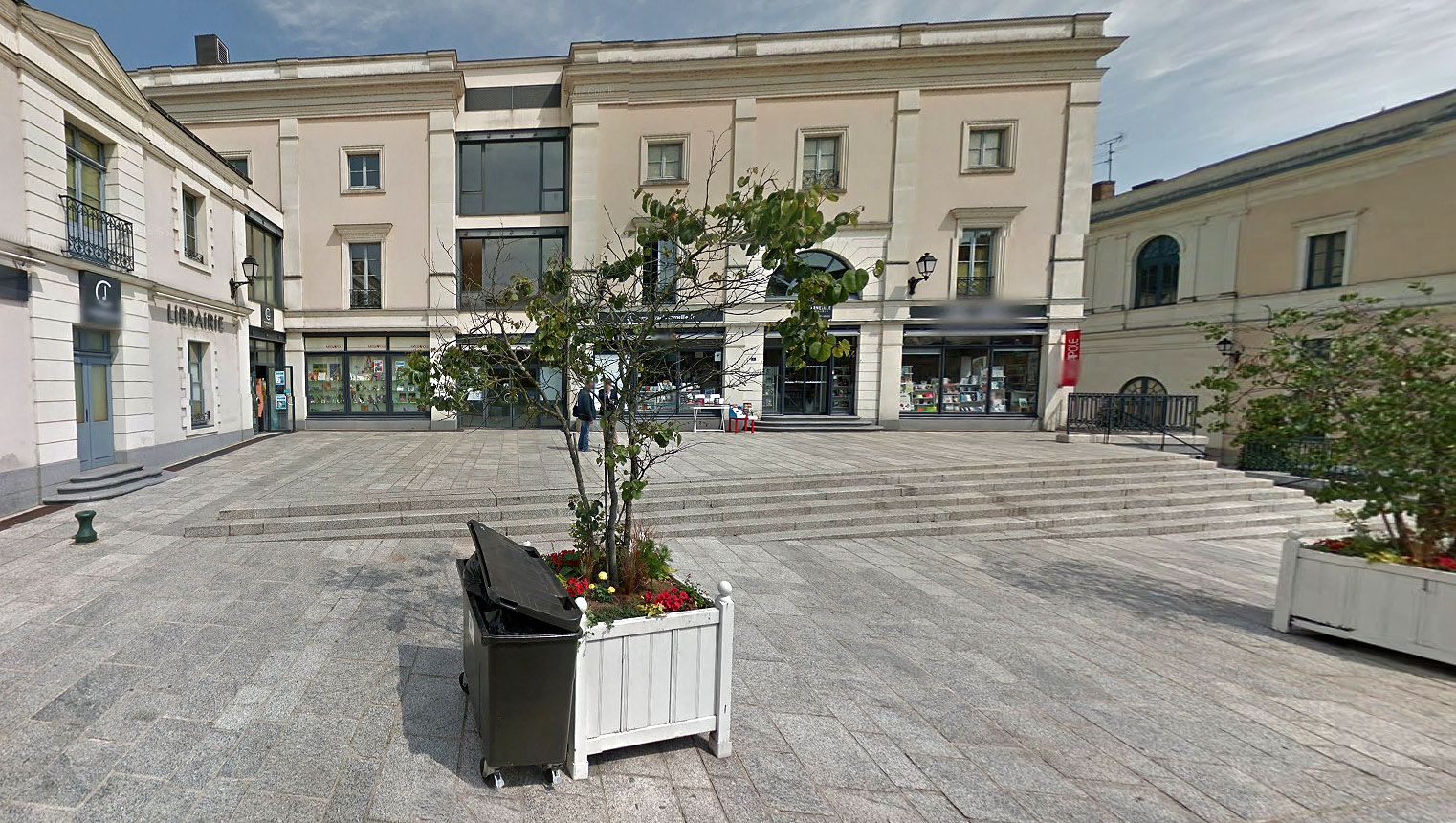 Place des Remparts Spot Street Laval Skate Spot 3/5