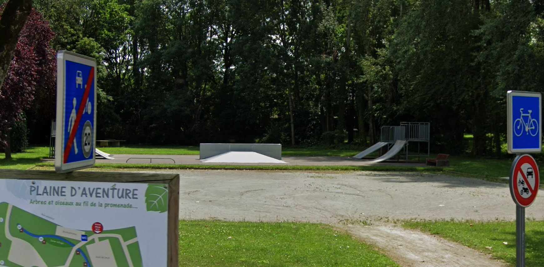 Plaine d’ Aventure Skatepark Villaines la Juhel Skate Spot 2/5