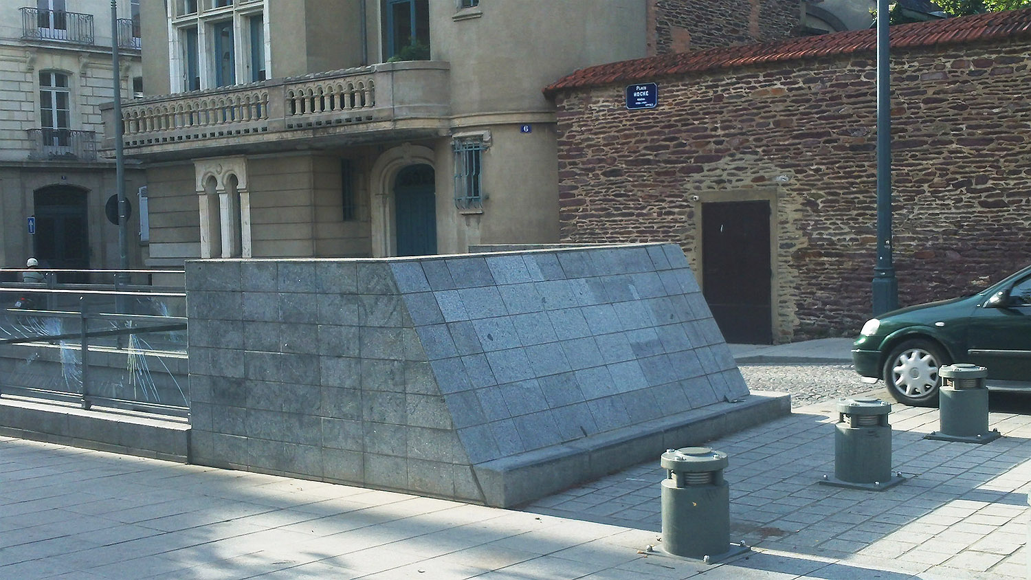 Place Hoche Spot Street Rennes Skate Spot 3/5