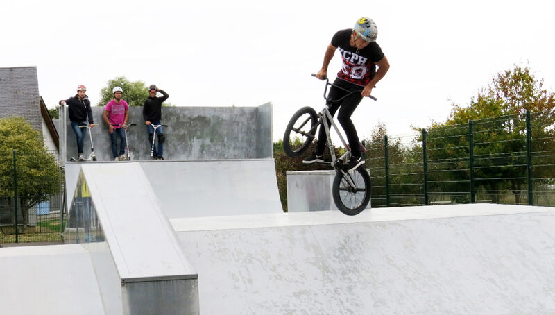 Dojo Skatepark Fondettes Skate Spot 2/5