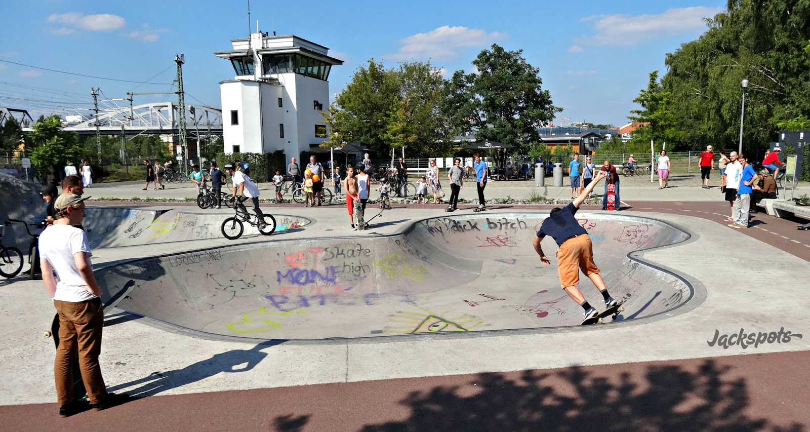 Gleisdreieck Bowl Berlin Skate Spot 4/5
