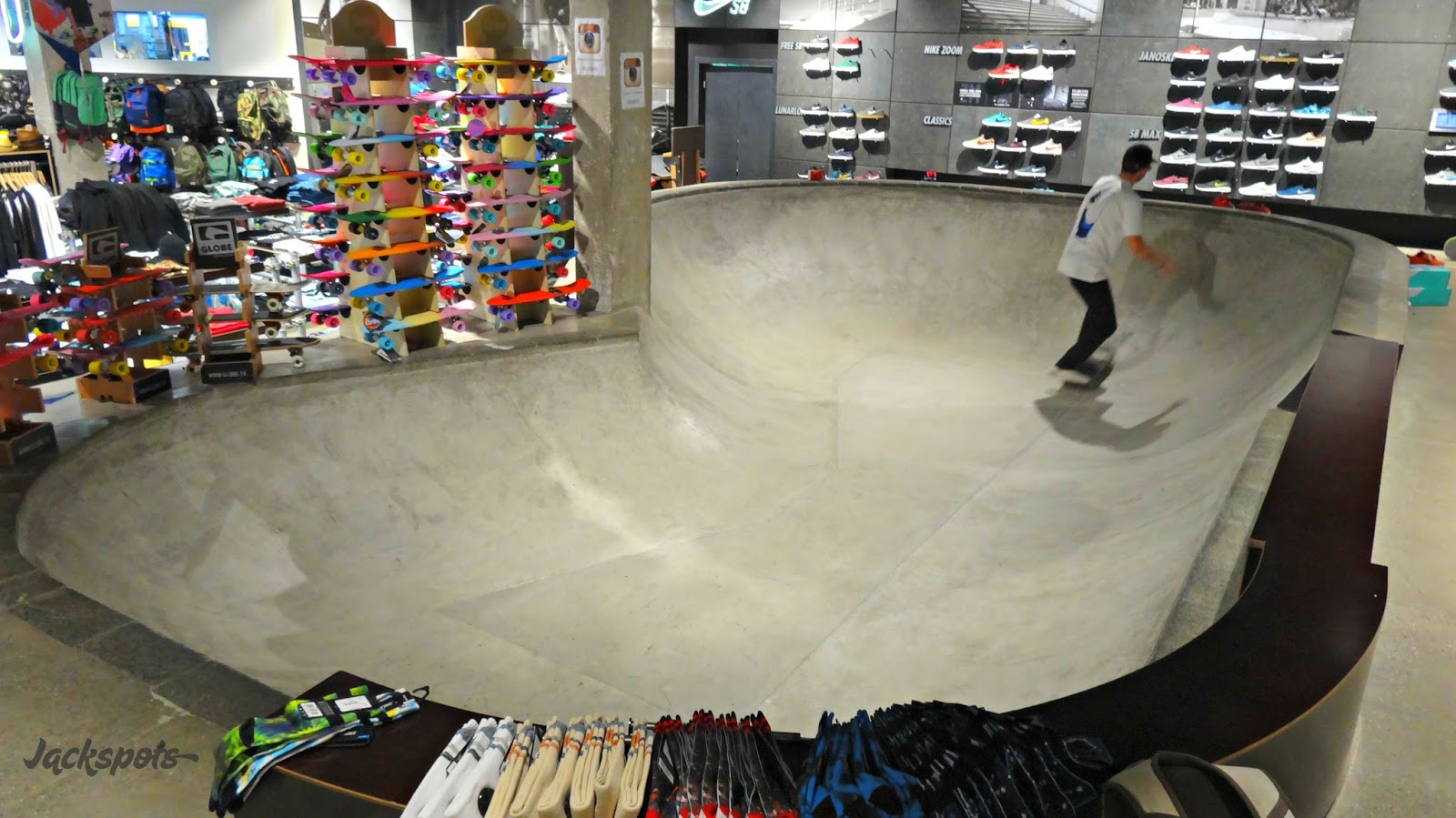 Titus Bowl Berlin Skate Spot 3/5