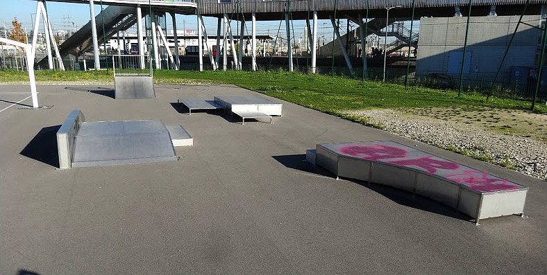 Gare Créteil Pompadour Skatepark Créteil Skate Spot 2/5