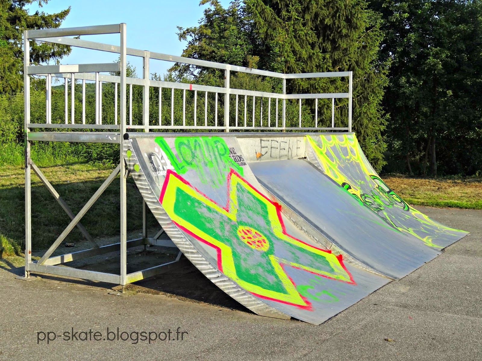 Dourdan Skatepark Dourdan Skate Spot 2/5