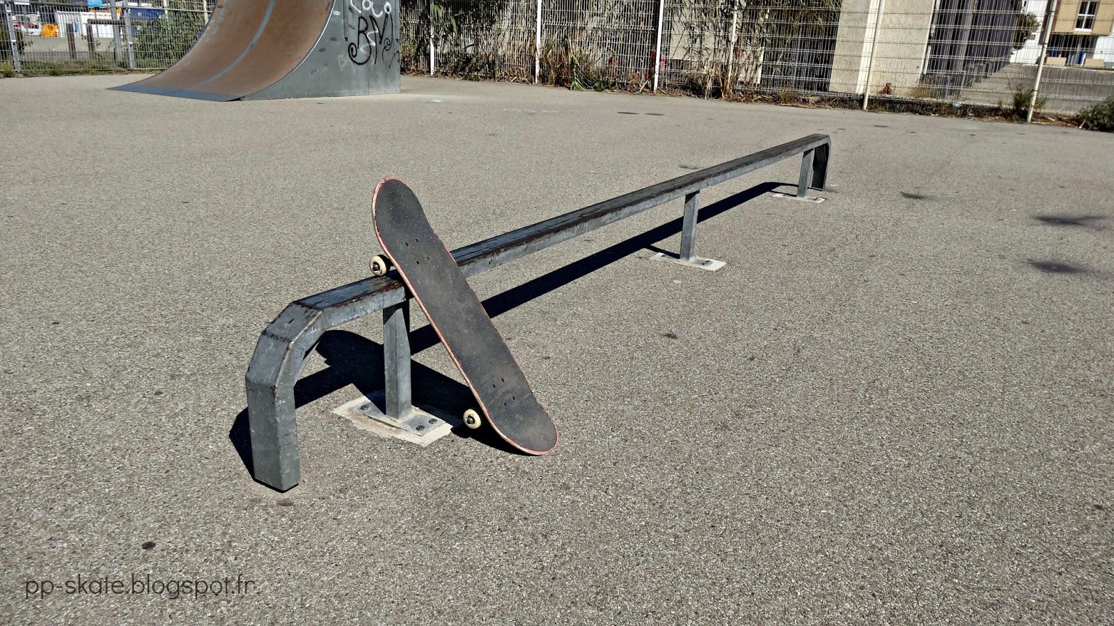 La Caserne Skatepark Châteauneuf les Martigues Skate Spot 1/5