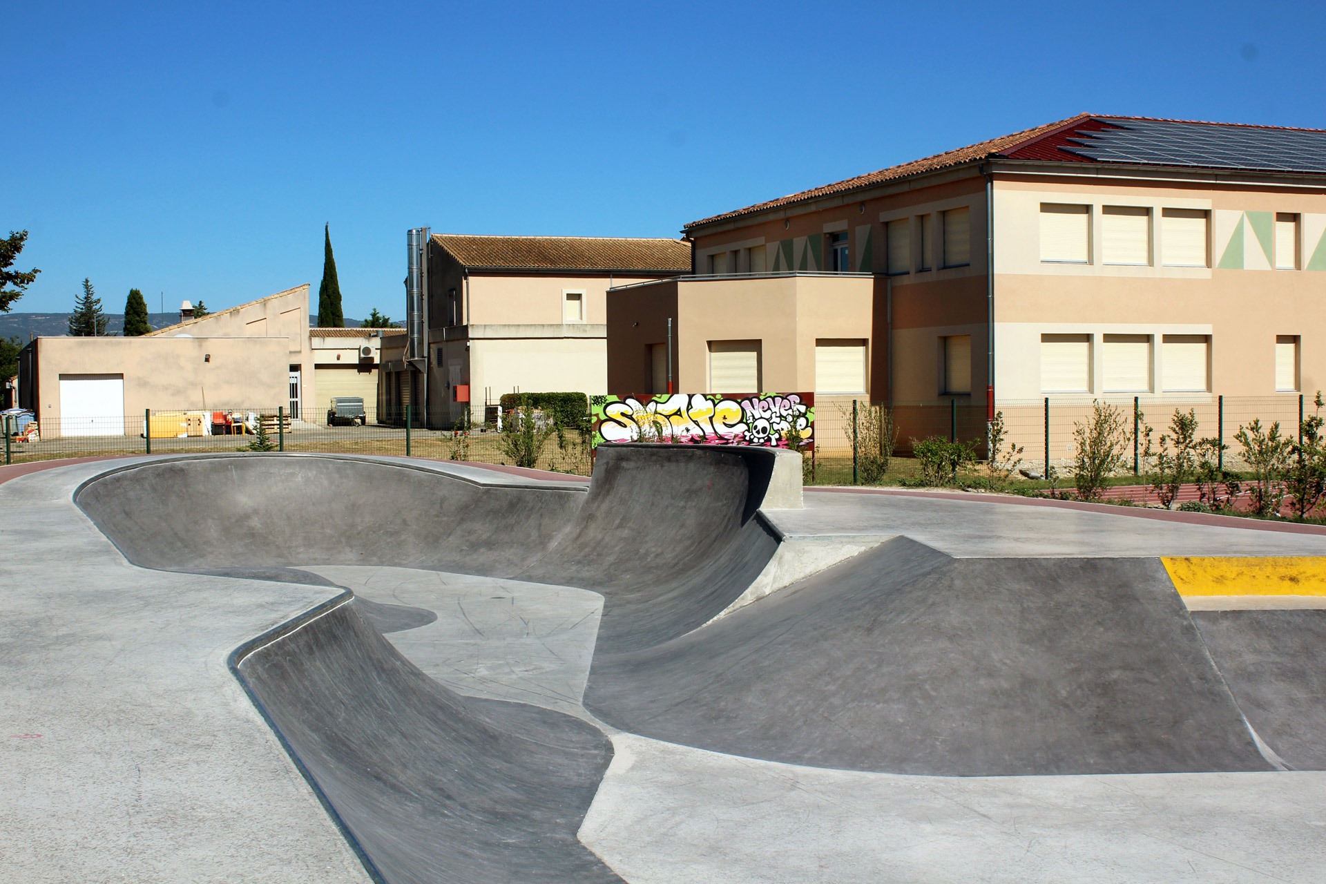 Stade Skatepark Le Thor Skate Spot 3/5