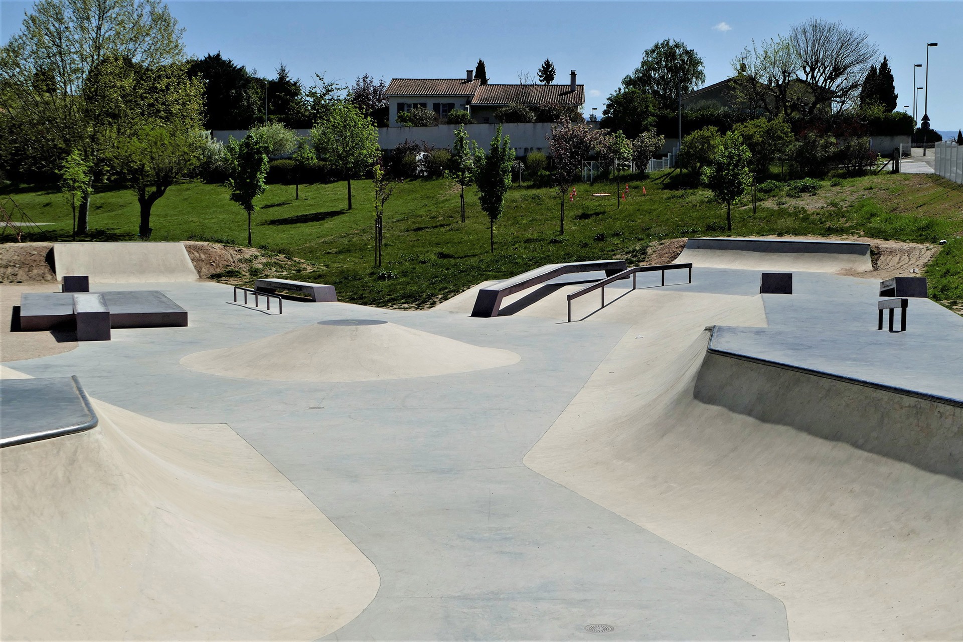 MJC Skatepark Saint Marcel lès Valence Skate Spot 3/5