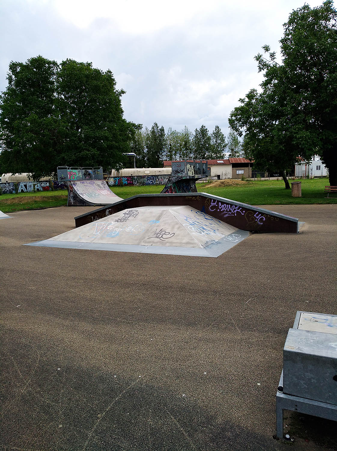 Barrage Skatepark Monéteau Skate Spot 2/5
