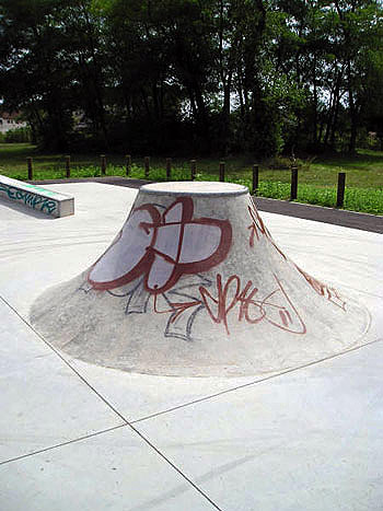 Île de Caqueret Skatepark Decize Skate Spot 2/5
