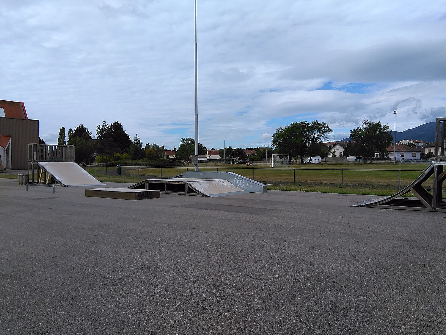 Salle Polyvalente Skatepark Bollwiller Skate Spot 1/5