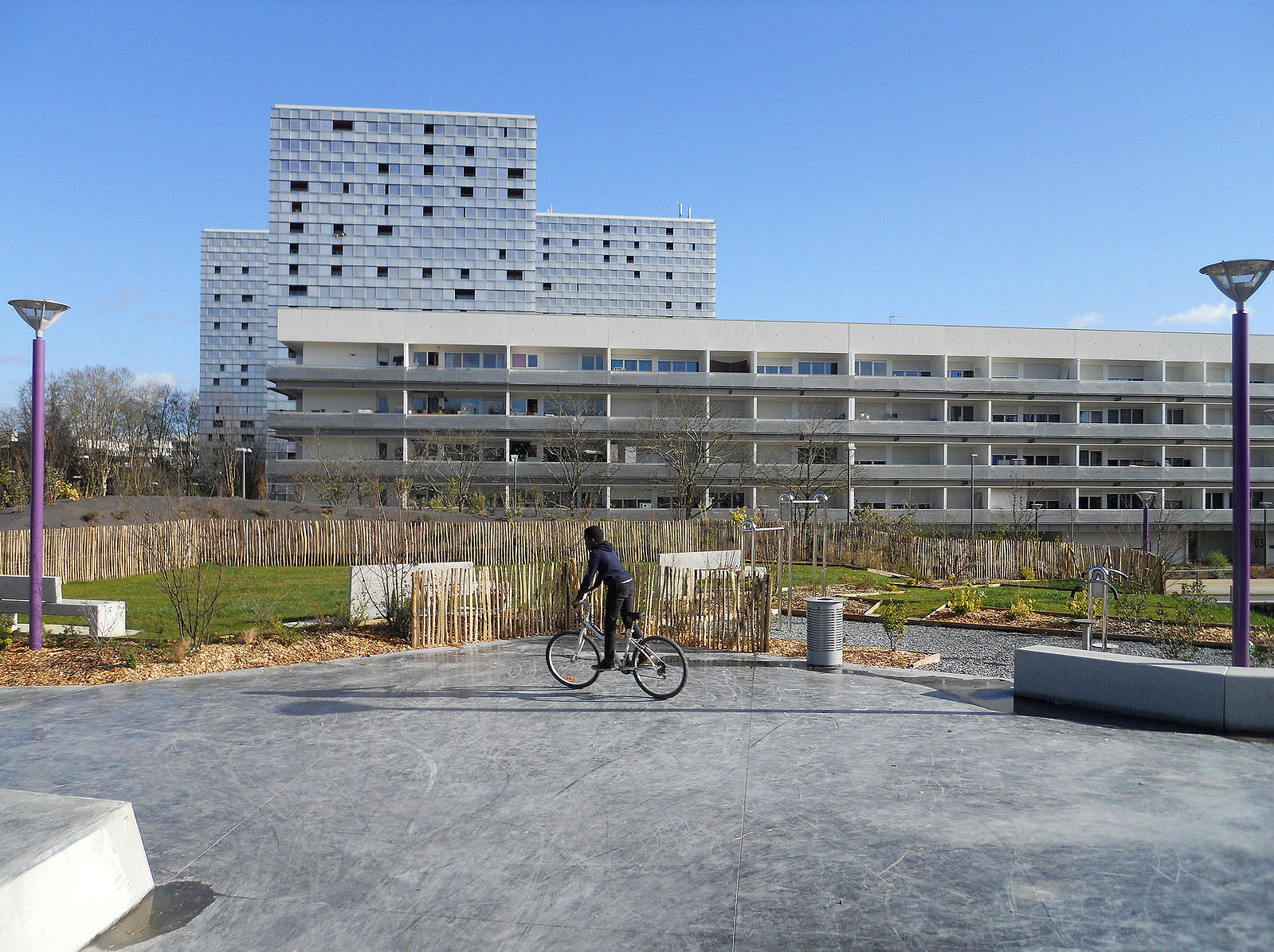 Gymnase Brassens Camus Bowl Lormont Skate Spot 3/5