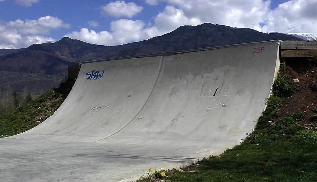 Cimetière Skatepark La Terrasse Skate Spot 2/5