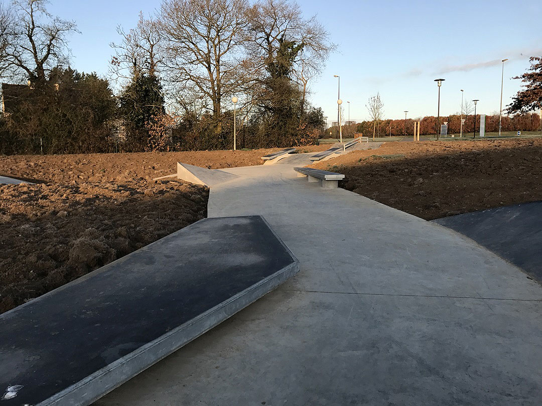 Espace Simone De Beauvoir Skatepark Treillières Skate Spot 3/5
