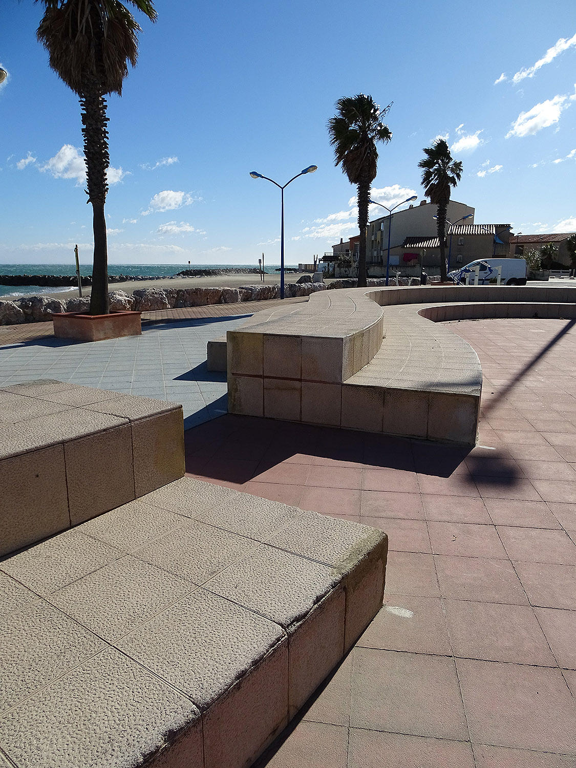 Place Sauveur Sourribes Plaza Sainte Marie la Mer Skate Spot 5/5
