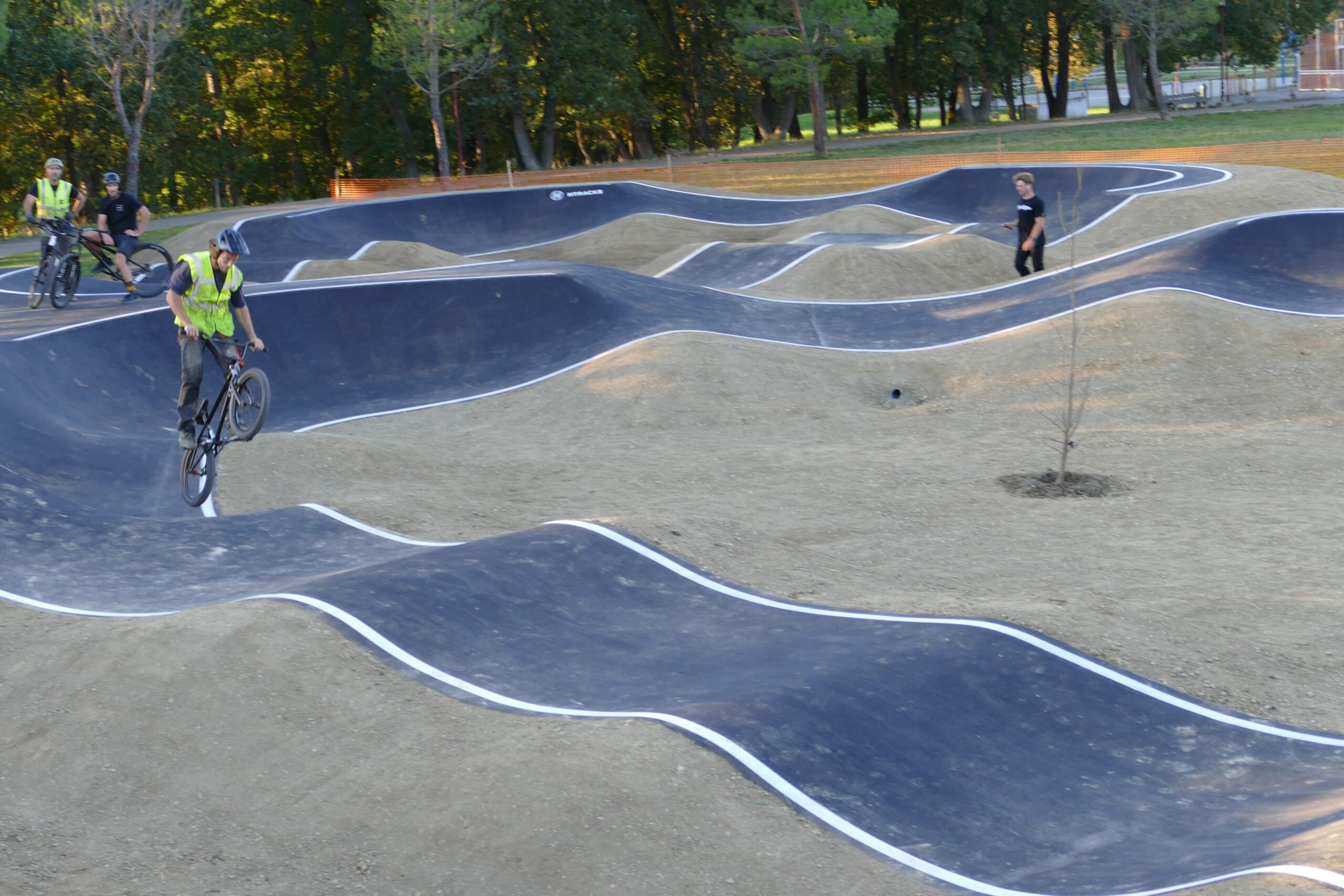 Centre Socio Pumptrack Carbonne Skate Spot 2/5