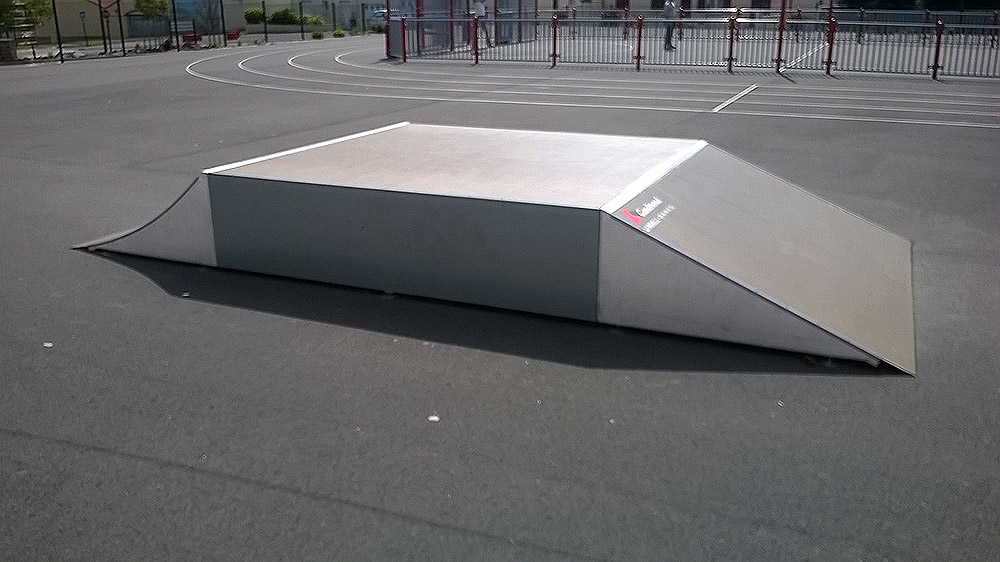 Salles Omnisports Skatepark La Bruffière Skate Spot 1/5