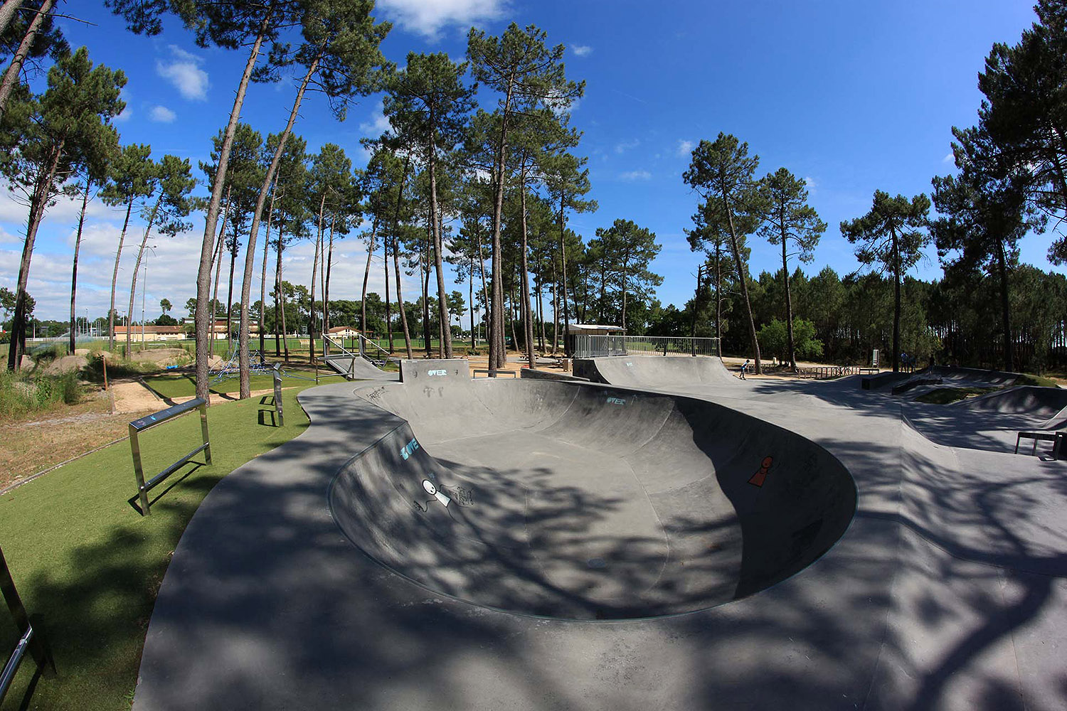 Stade Rosazza Skatepark Andernos-les-Bains Skate Spot 4/5