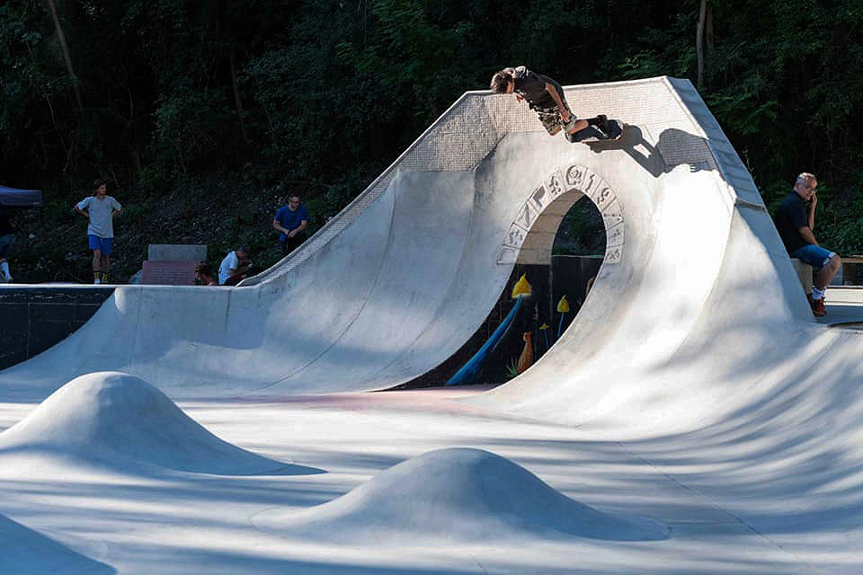 Le Versus Do It Yourself Saint-Jean-de-Maurienne Skate Spot 5/5