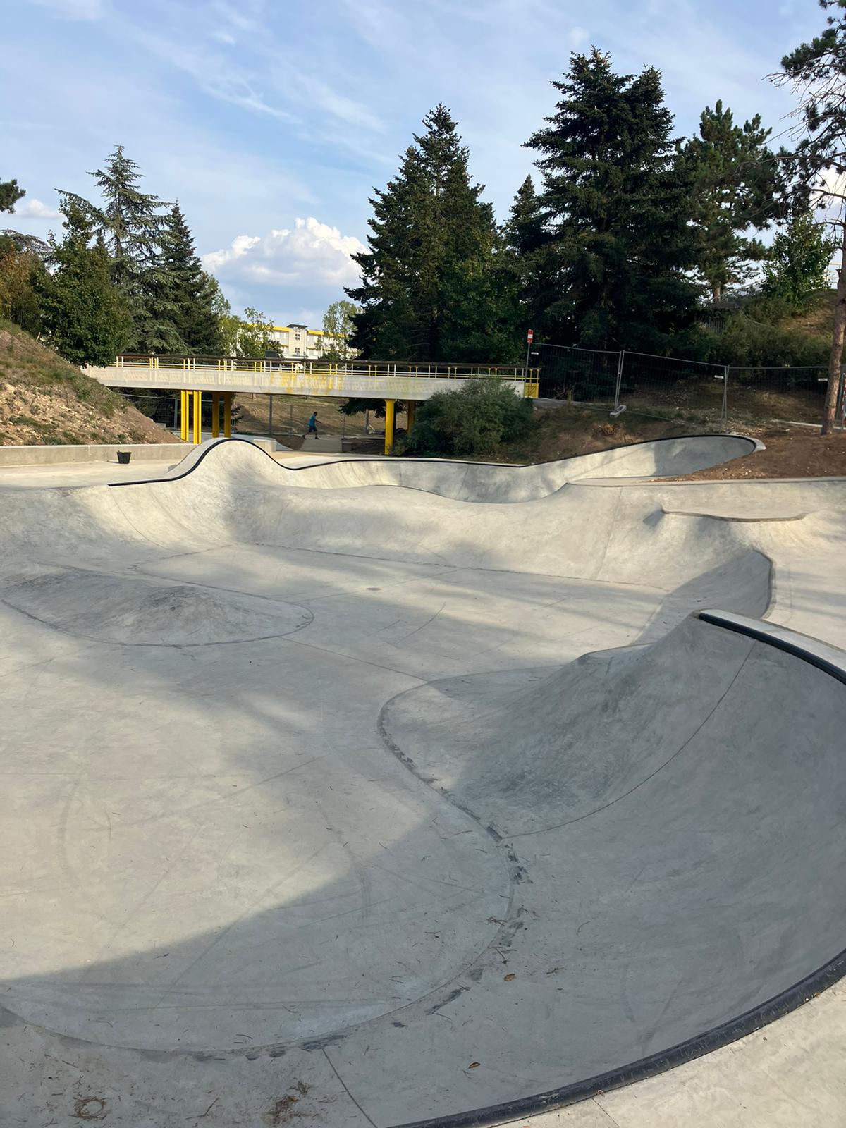 La Passerelle Bowl Issoudun Skate Spot 5/5