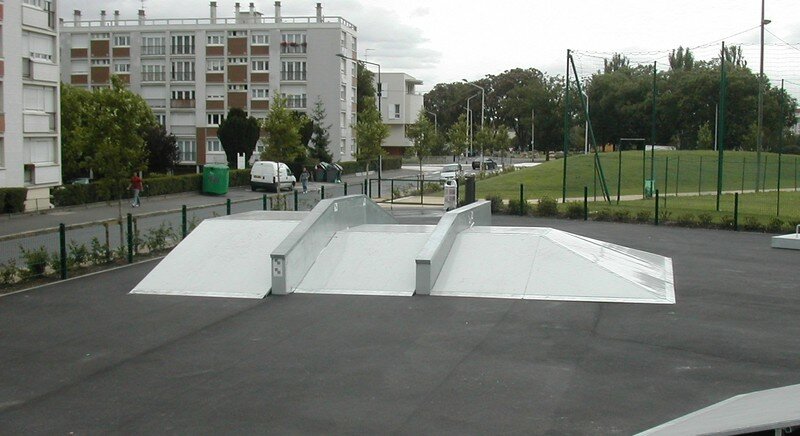 Cachin Skatepark Saint Denis Skate Spot 3/5