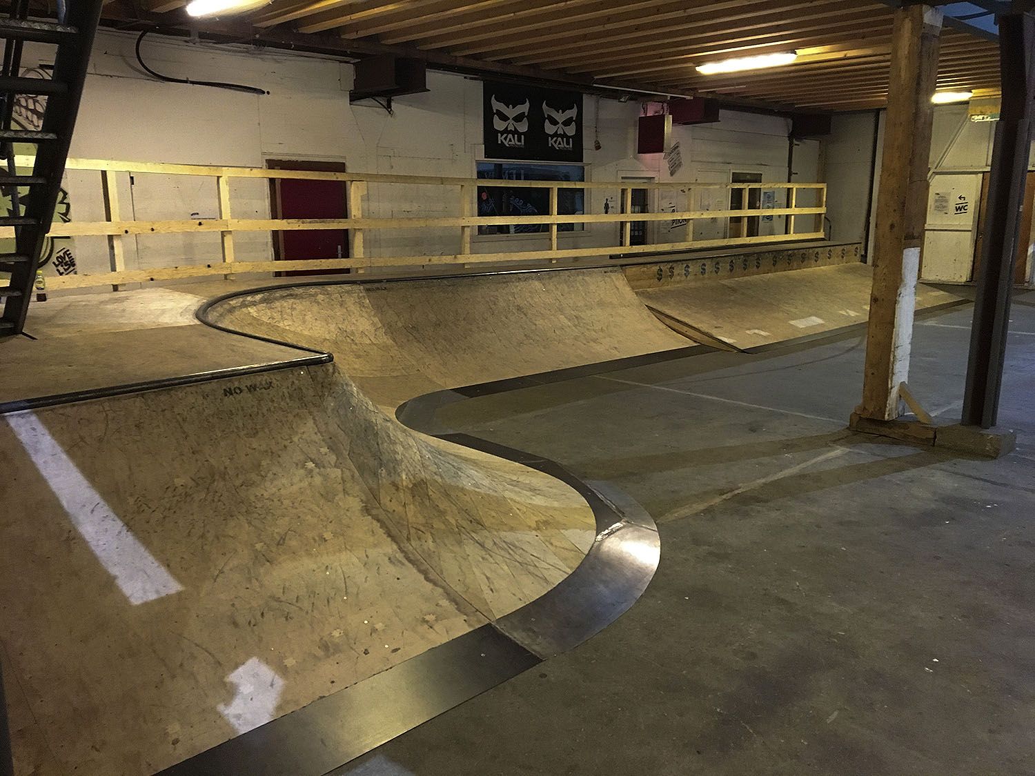 La Fièvre Hs36 Indoor Lausanne Skate Spot 5/5