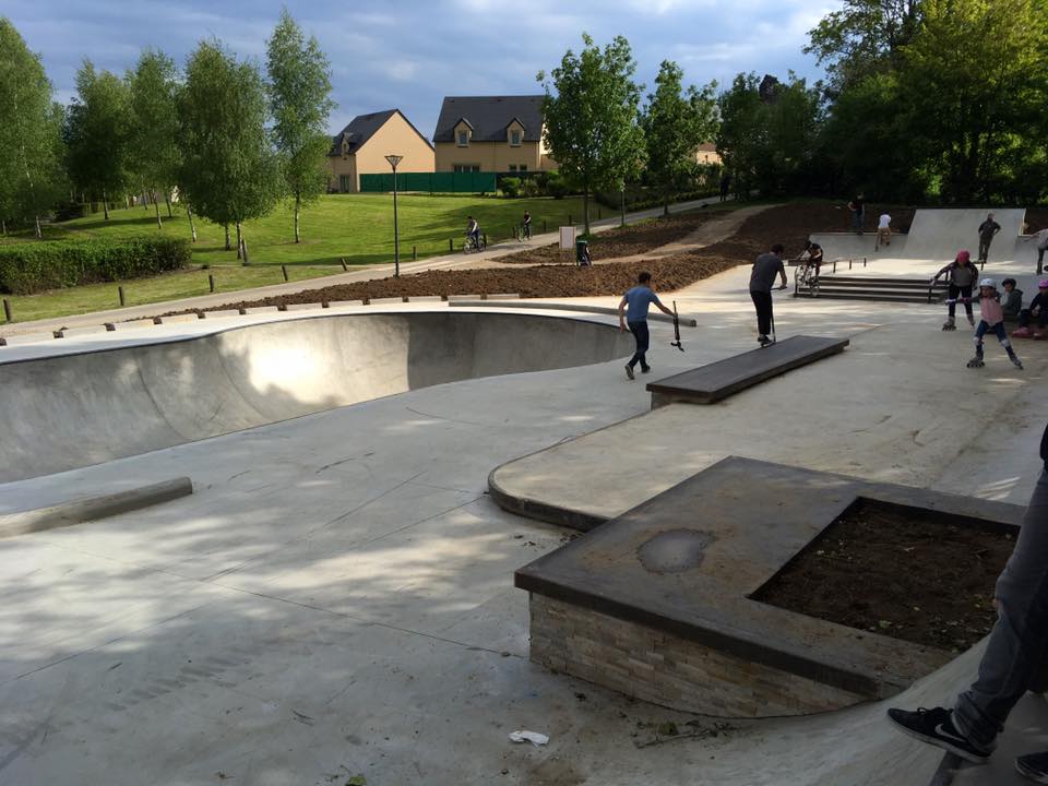 Les Granges Skatepark Mortagne au Perche Skate Spot 3/5