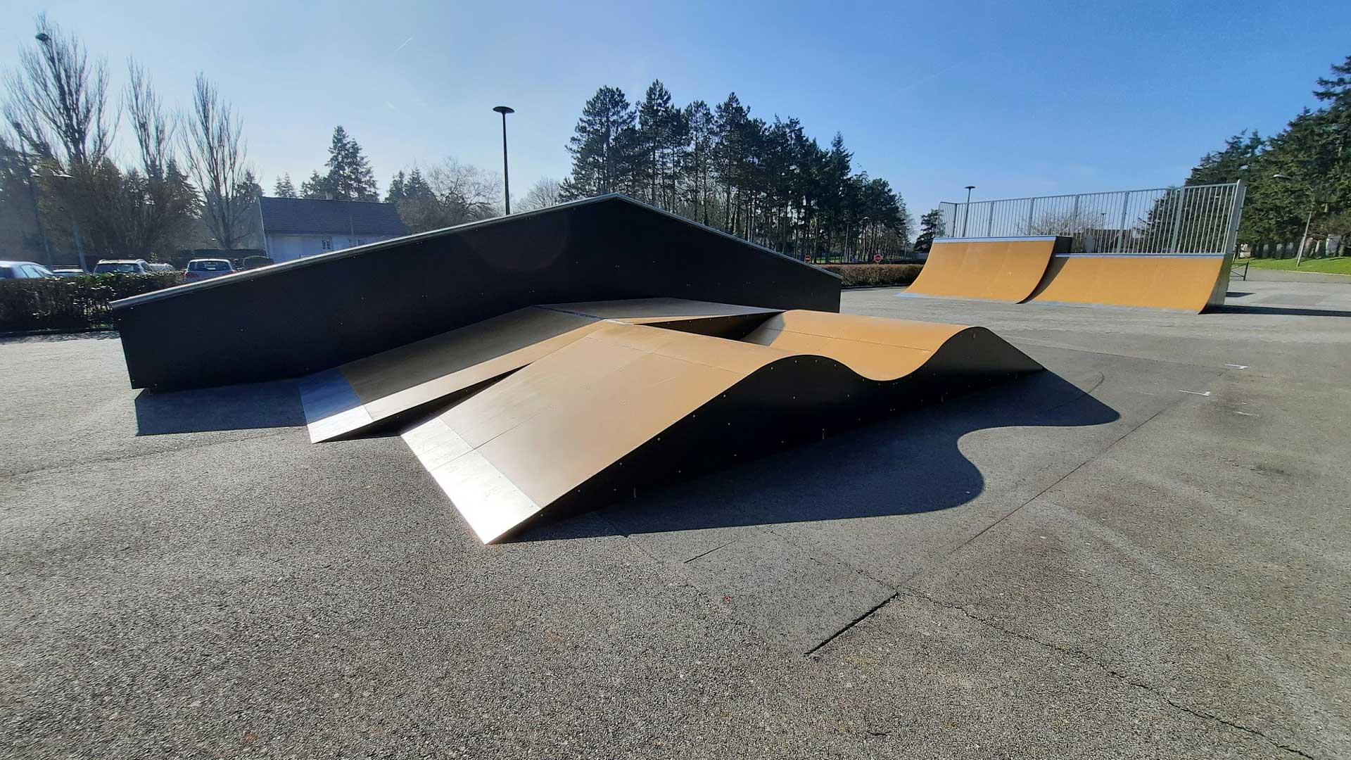 Les Vauroux Skatepark Mainvilliers Skate Spot 2/5
