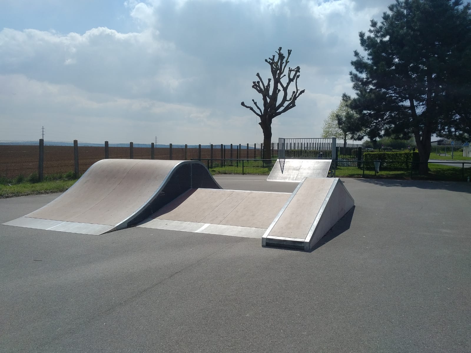 Stade Municipal Skatepark Le Plessis Belleville Skate Spot 1/5