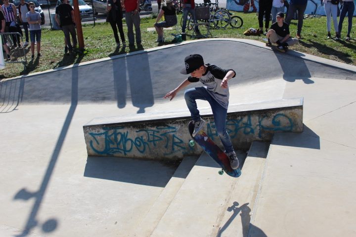 L' Esplanade Skatepark Sedan Skate Spot 3/5