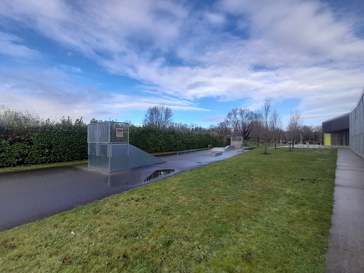 Salle Multi Skatepark Longueil Sainte Marie Skate Spot 1/5