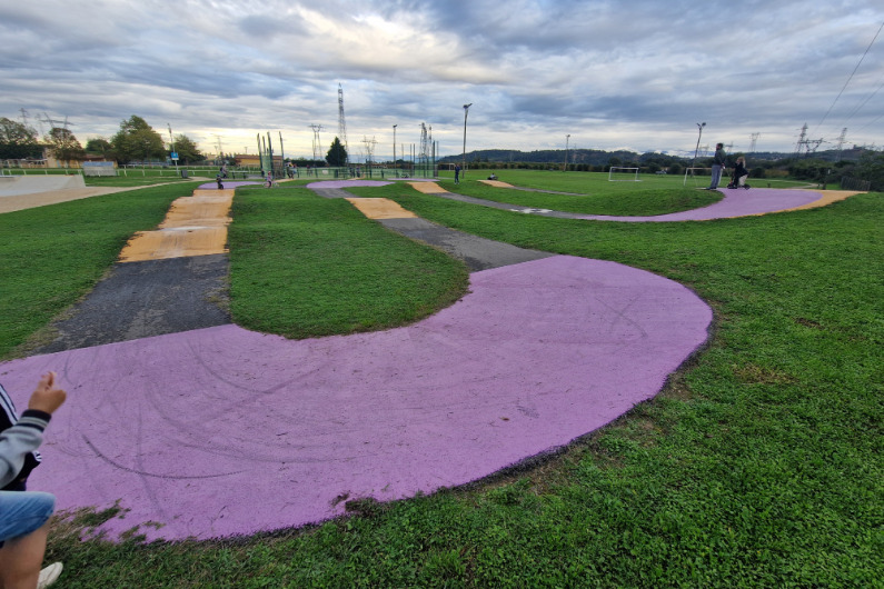 Le Stade Skatepark Beaumont Monteux Skate Spot 2/5