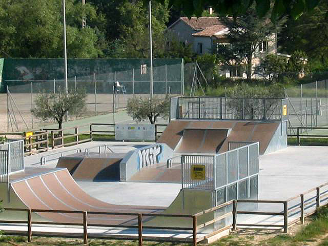 Tennis Club Skatepark Villedieu Skate Spot 3/5