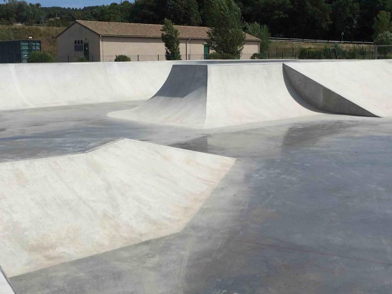 Cazan Skatepark Vernègues Skate Spot 3/5