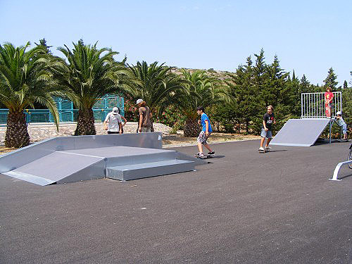 Salle plurivalente Skatepark Fitou Skate Spot 1/5