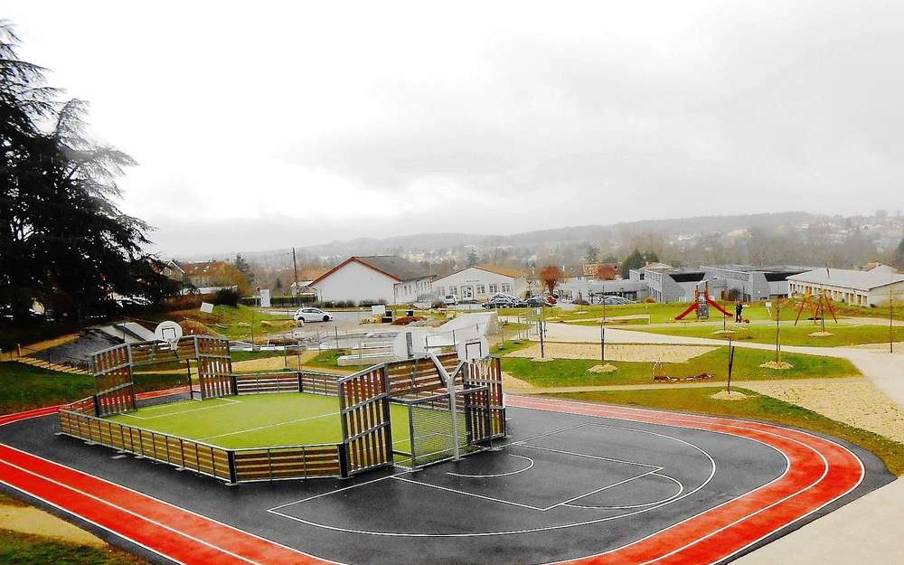 Complexe Sportif Skatepark Ruelle sur Touvre Skate Spot 2/5