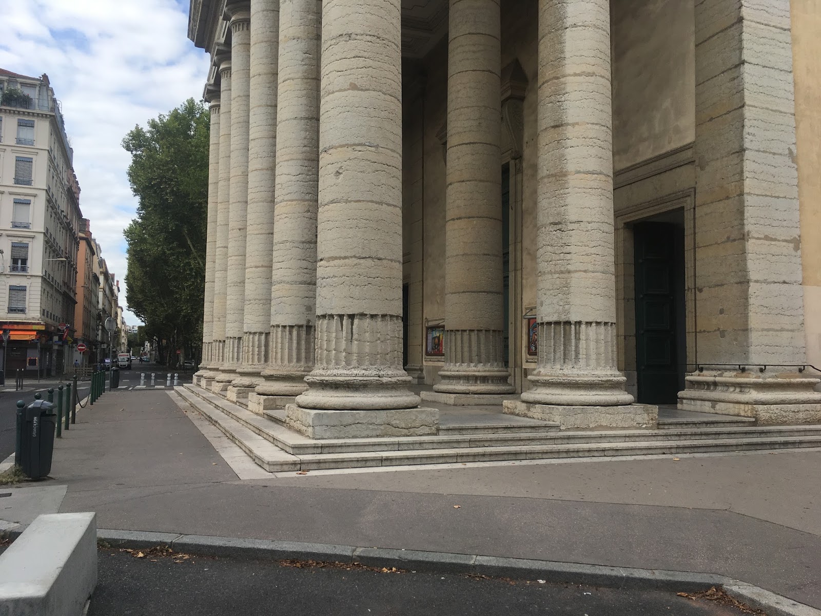 Église Saint Pothin Spot Street Lyon Skate Spot 3/5