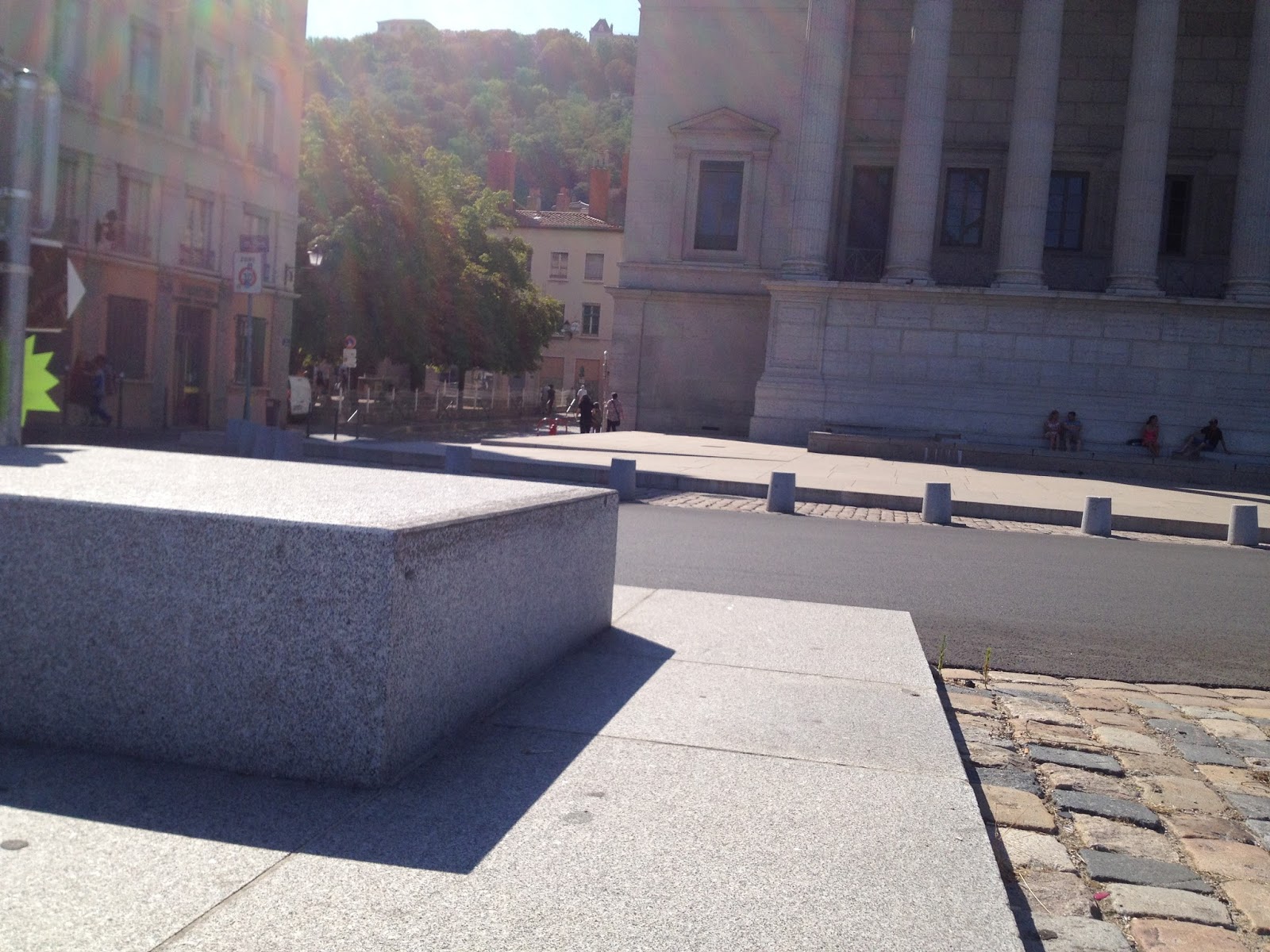Les 24 Colonnes Spot Street Lyon Skate Spot 3/5