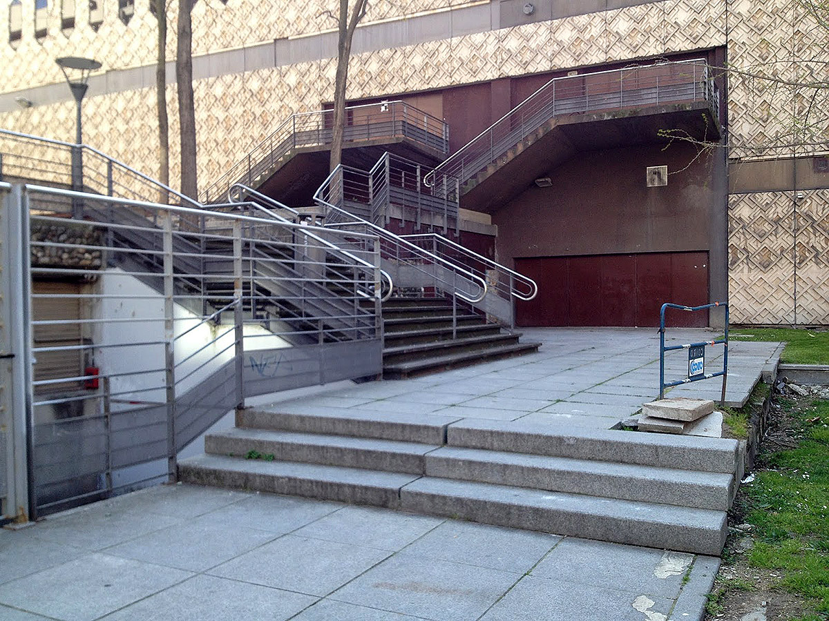 Bibliothèque Part Dieu Spot Street Lyon Skate Spot 3/5
