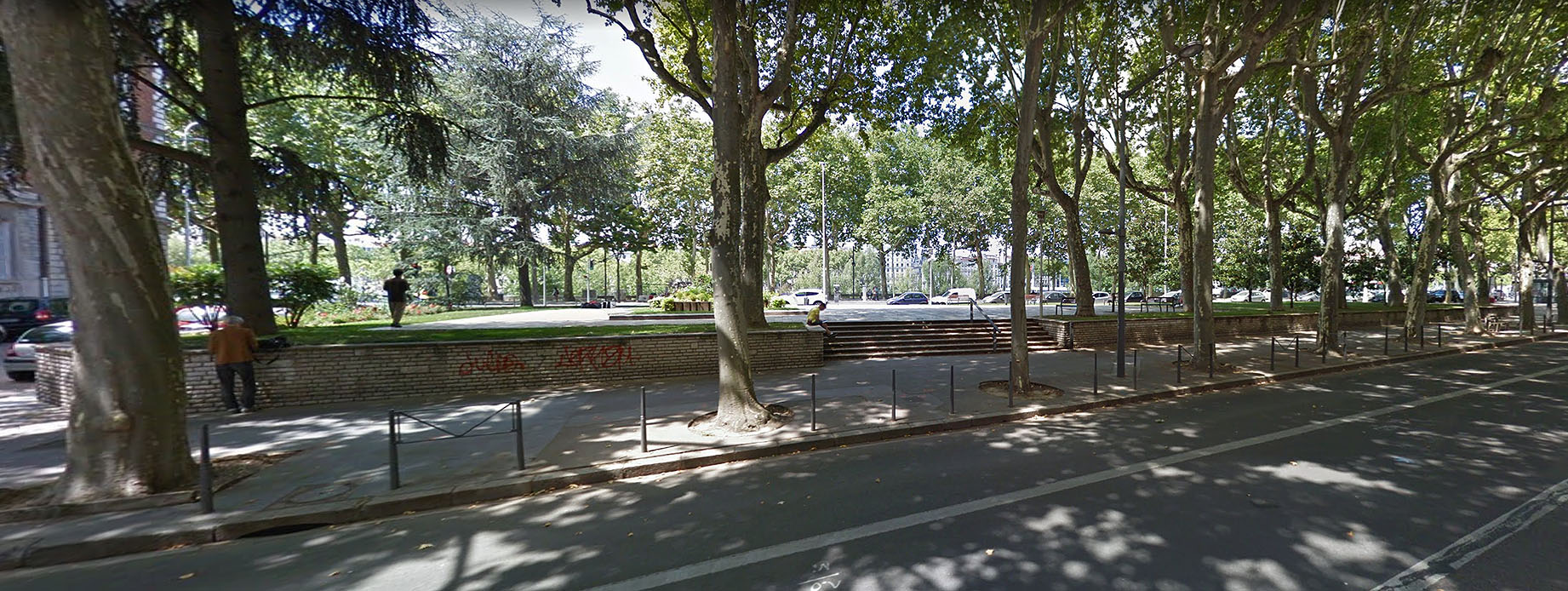 Square Jussieu Spot Street Lyon Skate Spot 3/5