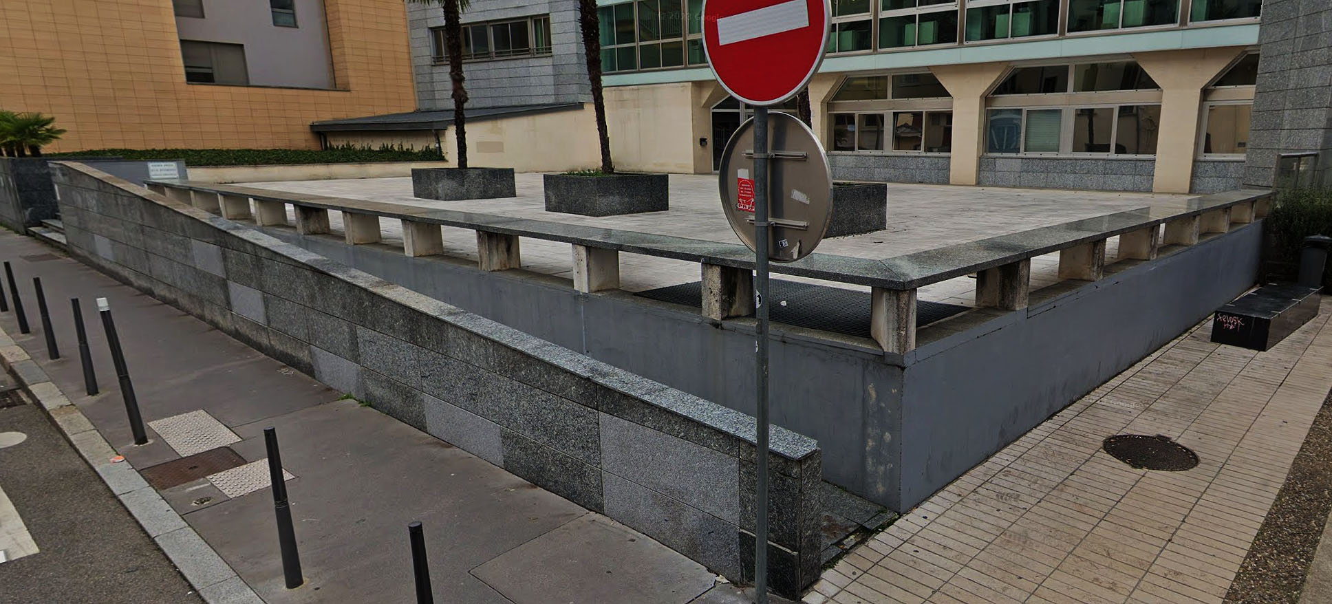 Place Camille Georges Spot Street Lyon Skate Spot 3/5