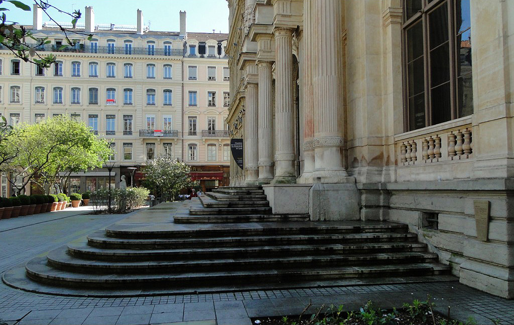 Place de la Bourse Spot Street Lyon Skate Spot 2/5