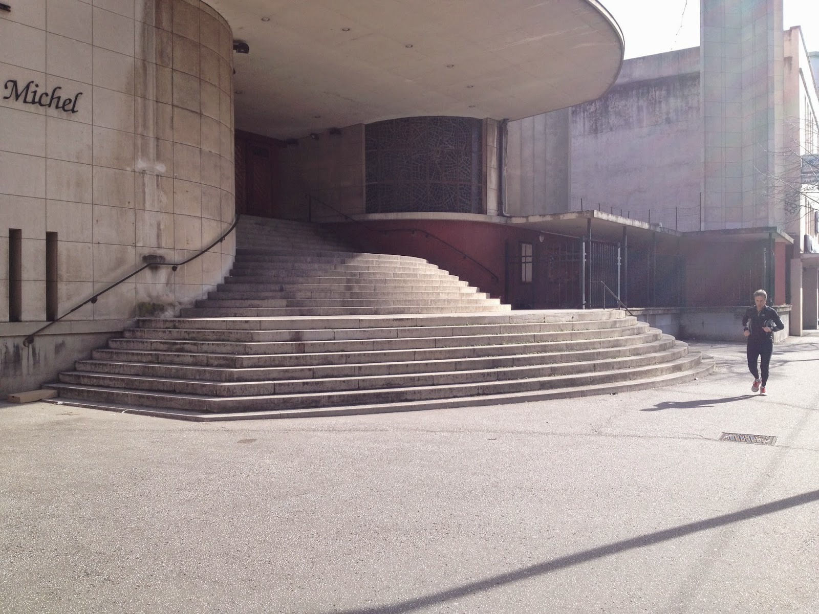 Église ST Michel Spot Street Lyon Skate Spot 1/5
