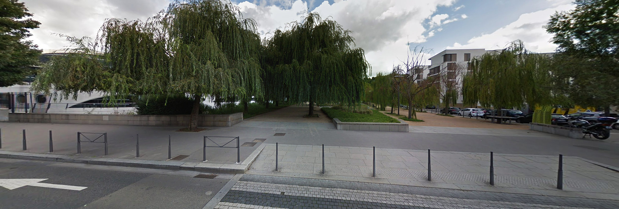 Pathé Vaise Spot Street Lyon Skate Spot 2/5