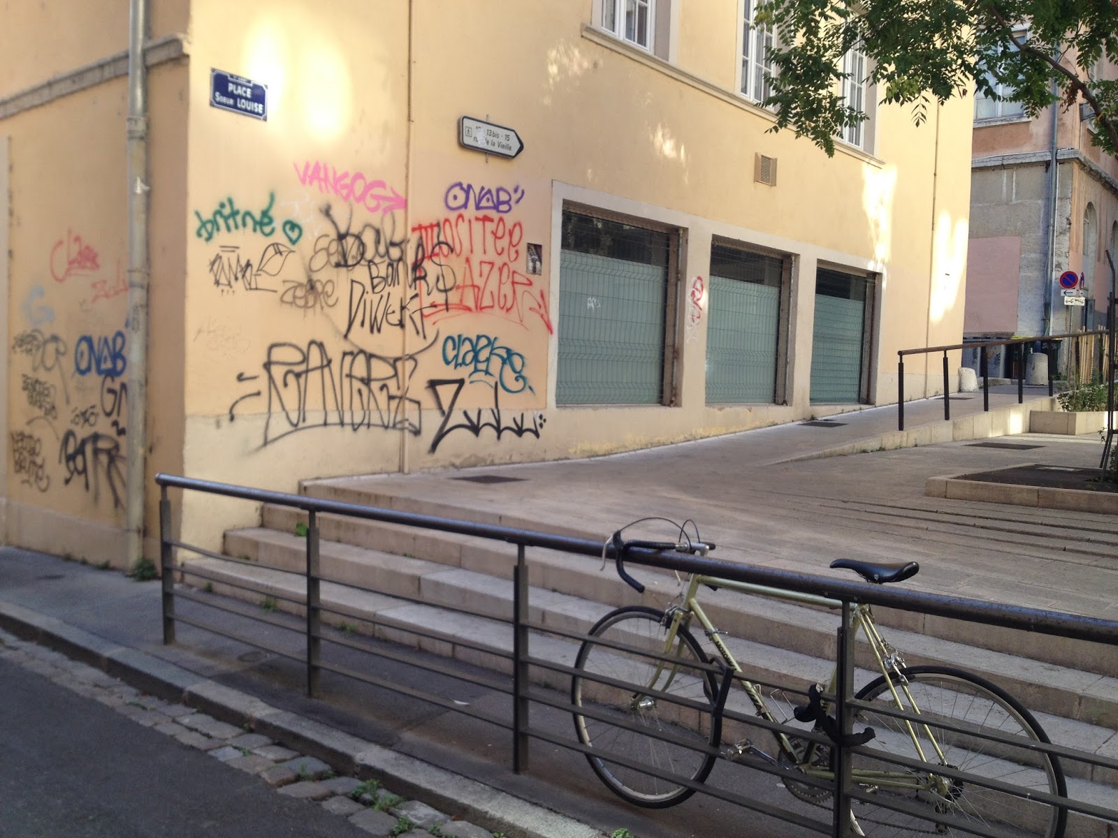 Place Soeur Louise Spot Street Lyon Skate Spot 2/5