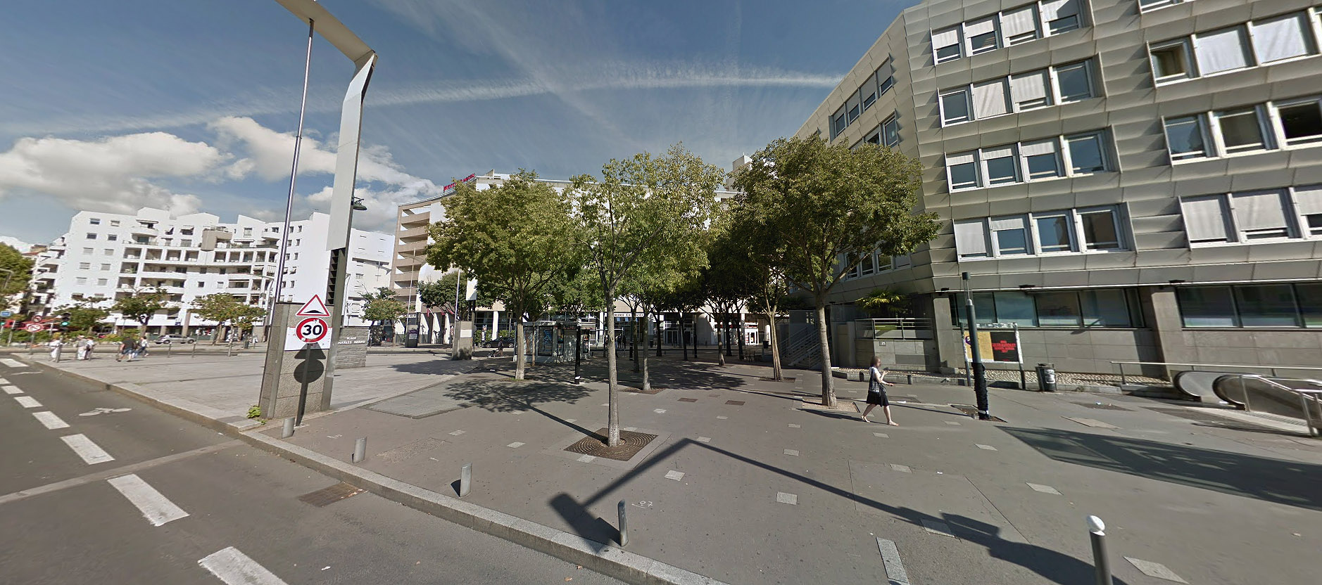 Place Charles Hernu Spot Street Villeurbanne Skate Spot 2/5